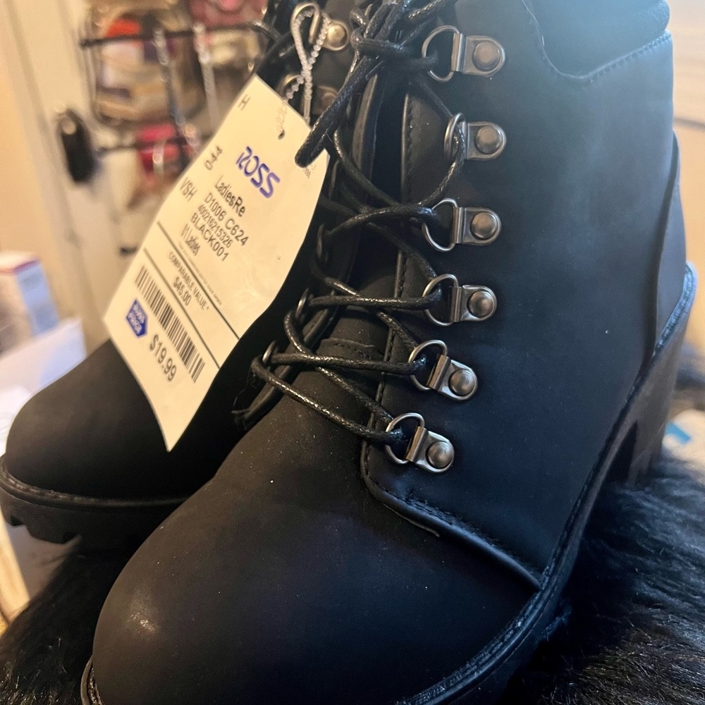 Ladies Black Boots - Picture 4 of 11